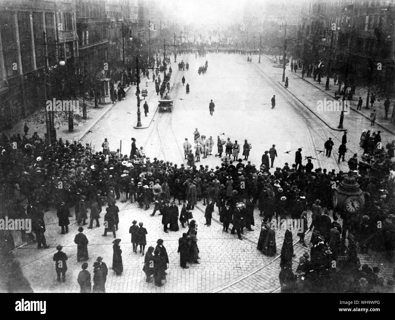 WW1/ Istituto di Storia Militare, Praga. Distaccamenti militari dall esercito austriaco quelling rivolta, Wencelsas Square, Praga, 14 ottobre 1918. Foto Stock