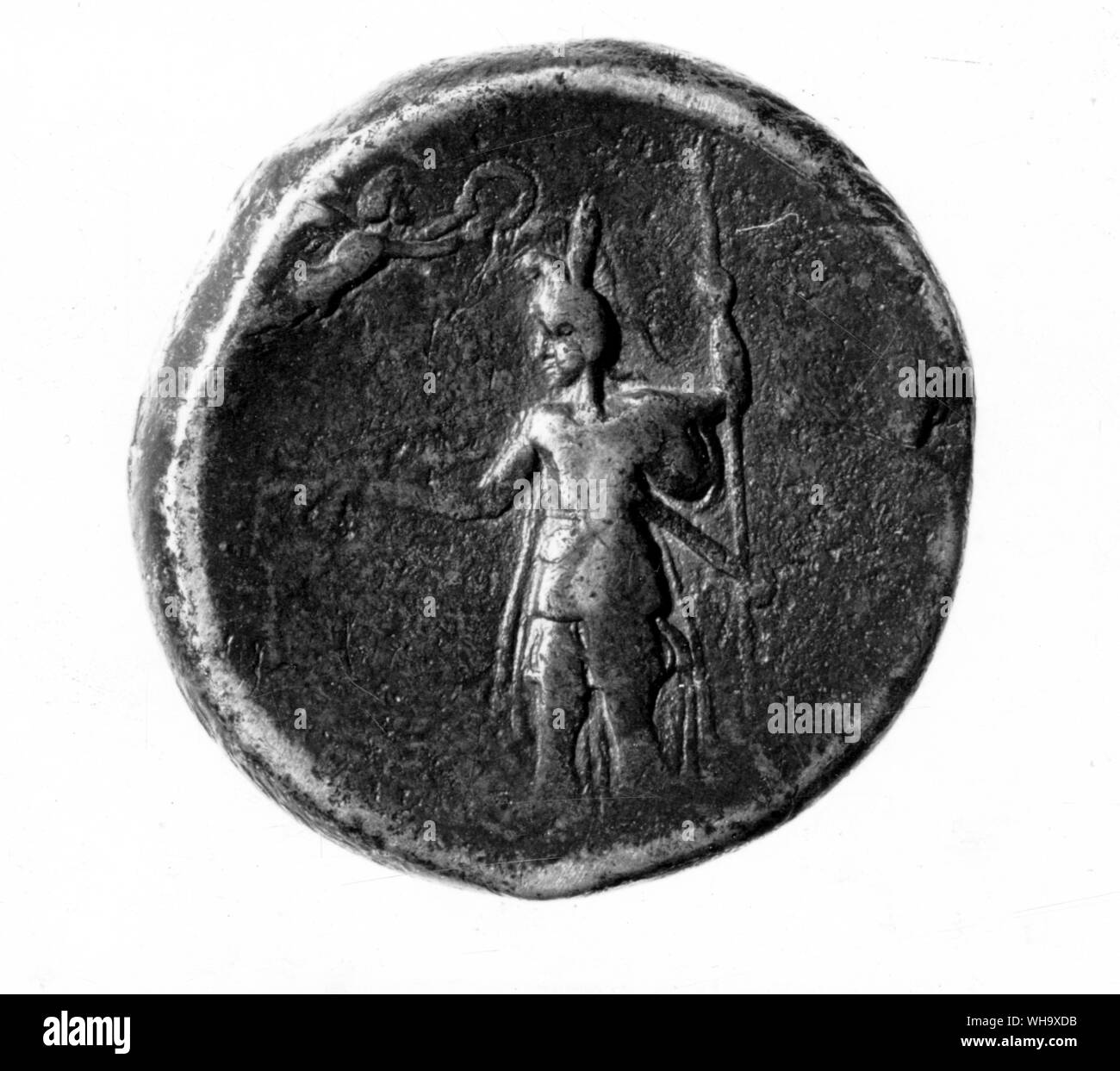 Una moneta commemorativa Alexander per la spedizione il Punjab e il suo defet di Porus. Alexander's casco è modellata su il persiano royal testa-abito, il picco kyrbasia, con pennacchio aggiunto Foto Stock