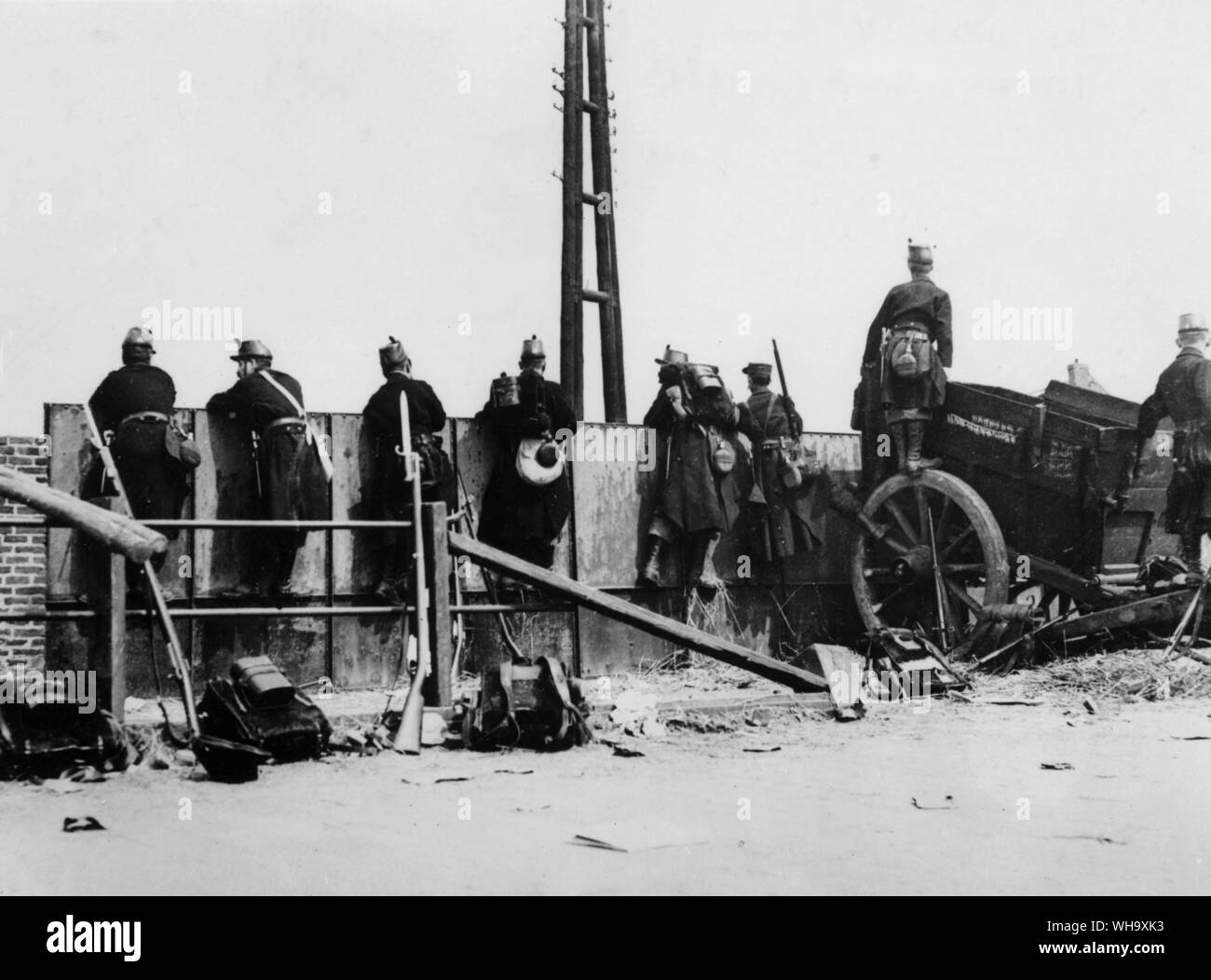 WW1: il ritiro di Anversa. Belga truppe dietro una ...