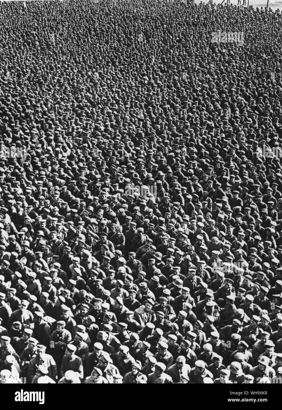 WW1: la Battaglia di San Quintino Canal. Prigionieri tedeschi in un accampamento di Abbeville, ottobre 1918. Foto Stock