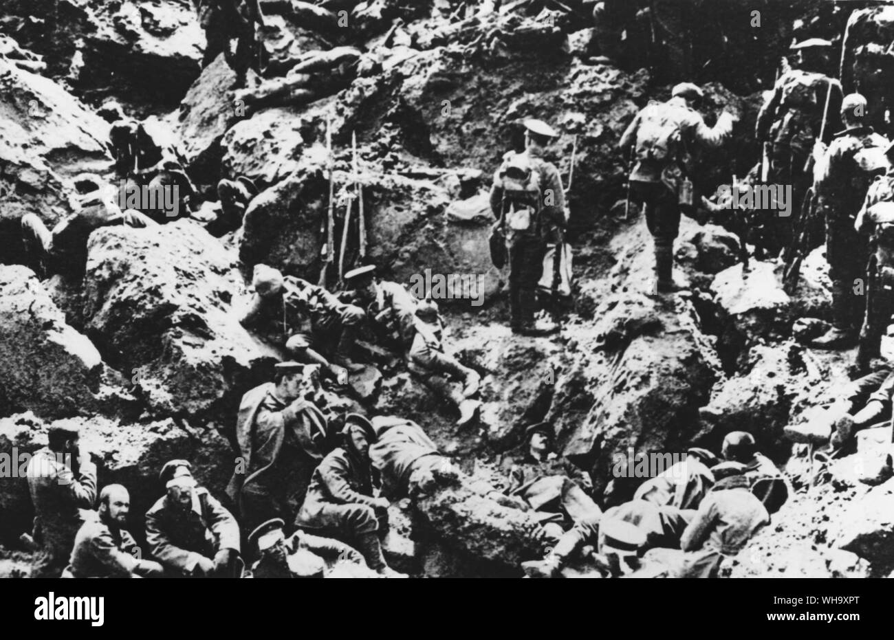 WW1 : Battaglia di Aubers cresta (Fromelles), 9 maggio 1915. Mostra l'interno di una miniera britannico cratere nelle linee tedesche. Le truppe sono quelli del 'Y' Company, 2° Reggimento Lancashire, XXV brigata. Preso dal compianto Capt. S Thruston D.S.O, 1° Lancs. Regt. Foto Stock