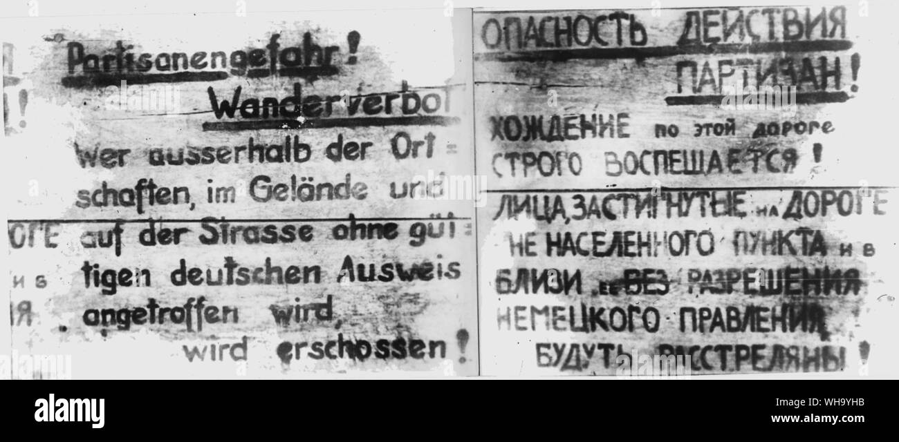 WW2: questo annuncio, che è stato pubblicato in tutta Kerch mostra il panico e la paura della tedesca occupationists fascista aveva per partigiani sovietici. Foto Stock