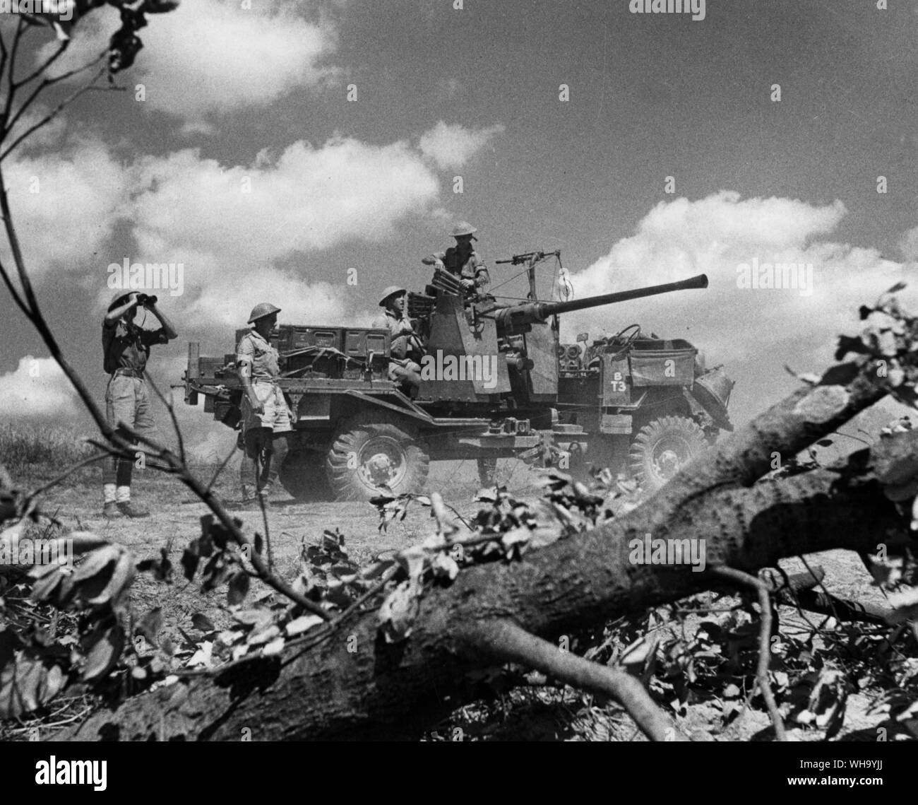 WW2: Africa del Nord/ Sud Africana di formazione pratica anti-incendio del serbatoio a nord-ovest di Arezzo, luglio 1944. Foto Stock