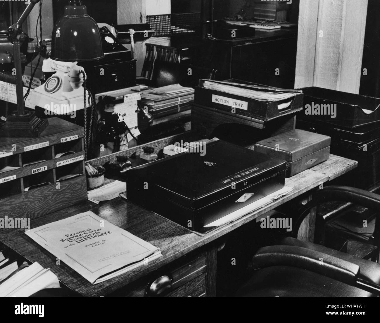 La stanza di guerra: principale mappa room CWR (Cabinet War Room?). Due alti ufficiali erano sempre sul dovere - di giorno e di notte. "Churchill enevelope'. Foto Stock