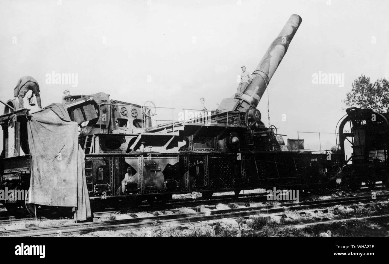WW2: 38cm pistola su una stazione di montaggio. Fronte occidentale. Foto Stock