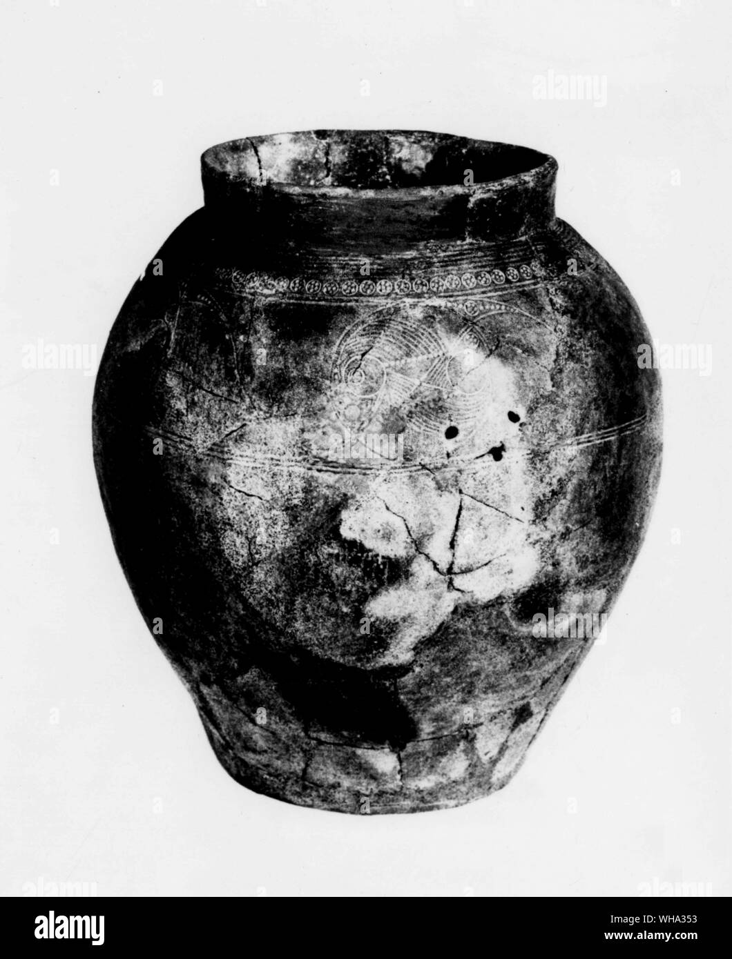 Età del ferro pentola con modello inciso. 1-2 secolo D.C. Foto Stock