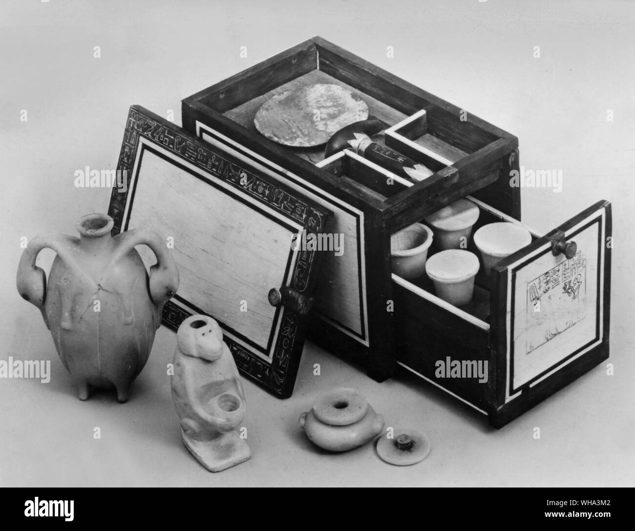 Egitto: wc petto Egitto: wc petto con avorio e impiallacciatura di ebano, XII dinastia. (Non Tutankhamon dinastia del). Foto Stock