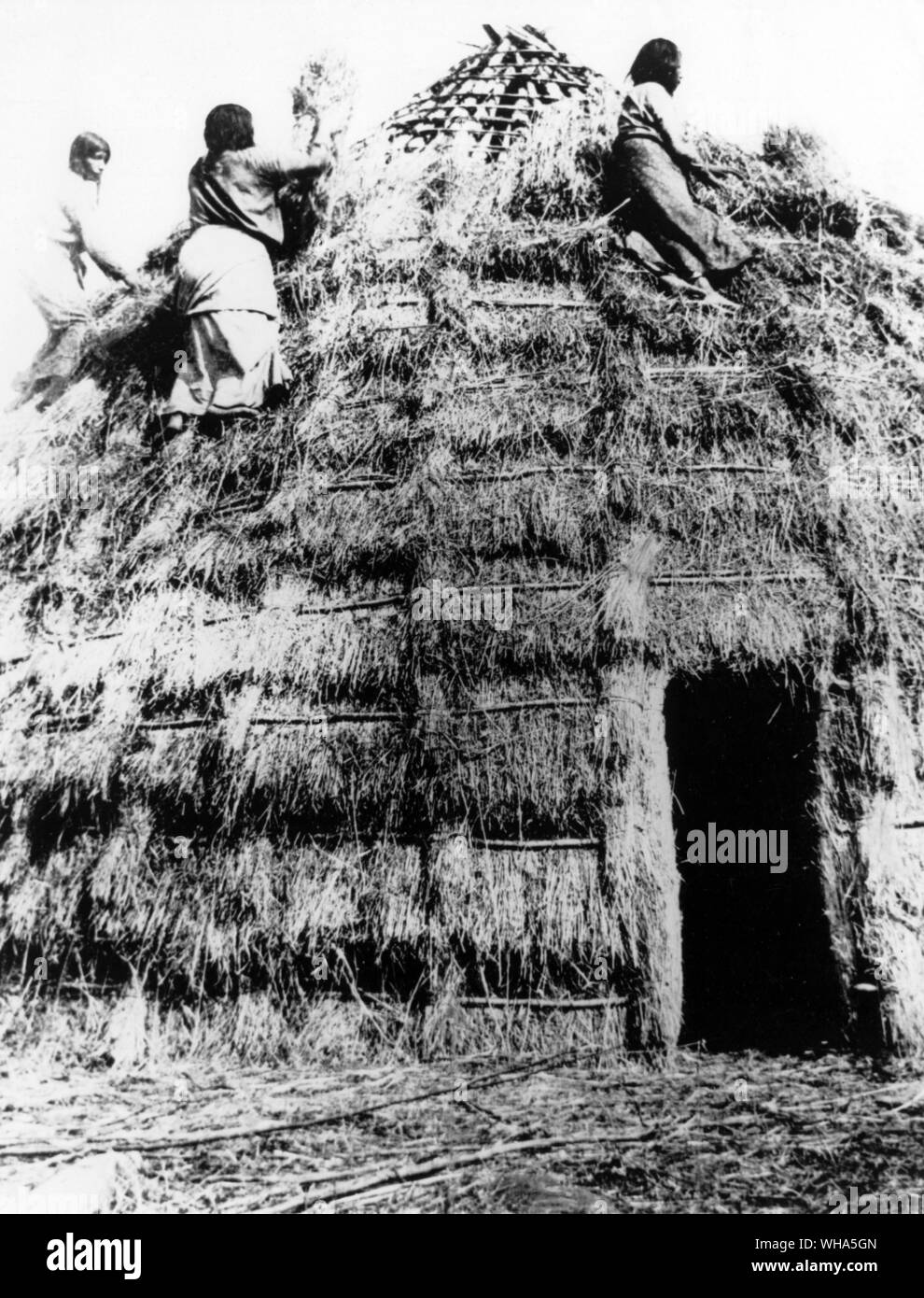 Un erba di Wichita lodge nel processo di costruzione del 1898. Foto Stock