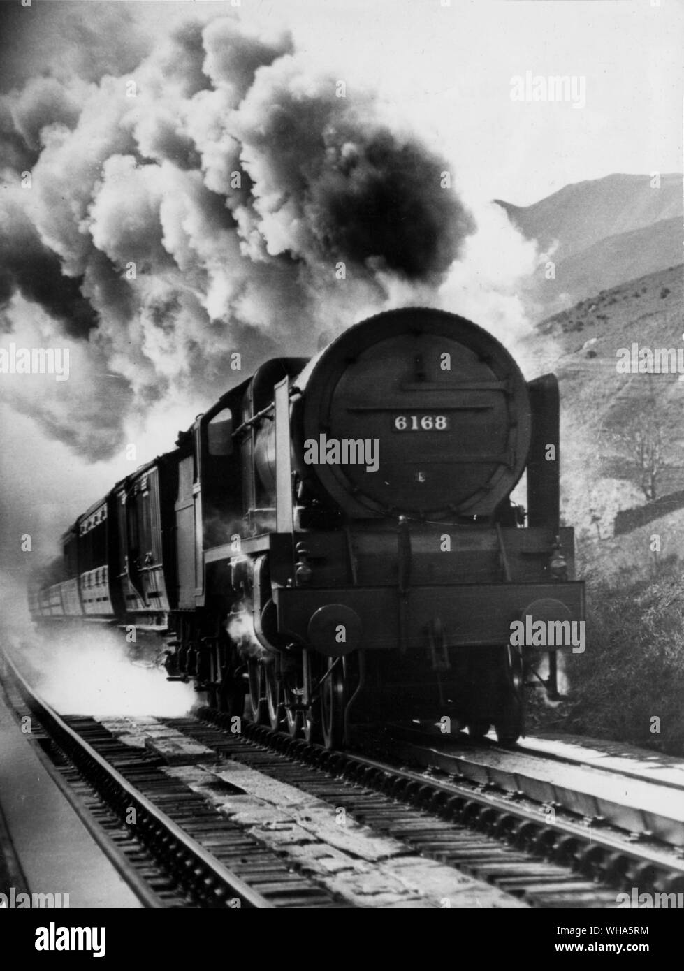 LMS treno Express il prelievo di acqua a Tebay Foto Stock