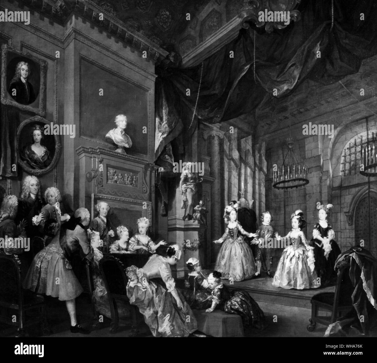 Conquista del Messico. Hogarth. Una scena da "La conquista del Messico" (1732-35). "Questo incantevole scenario di spettacoli teatrali amatoriali registra una performance di Dryden l'imperatore indiano presso la casa di John Conduitt, maestro di zecca, a St George Street, Hanover Square. Nella messa in funzione della scena, Conduitt ha scelto non solo per la registrazione di un momento importante nella vita della sua unica figlia Catherine, qui mostrato in nero alla destra del palco, ma anche per commemorare il particolarmente scintillante occasione sociale che avevano accompagnato i figli delle prestazioni. Mentre il sistema host e hostess compaiono solo come Foto Stock