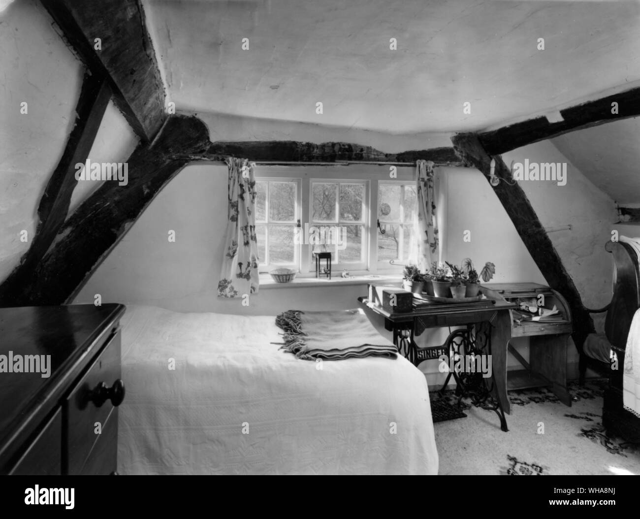 Piano superiore in Cruck costruita casa. Crookham. Due stagni. 1970 Foto Stock