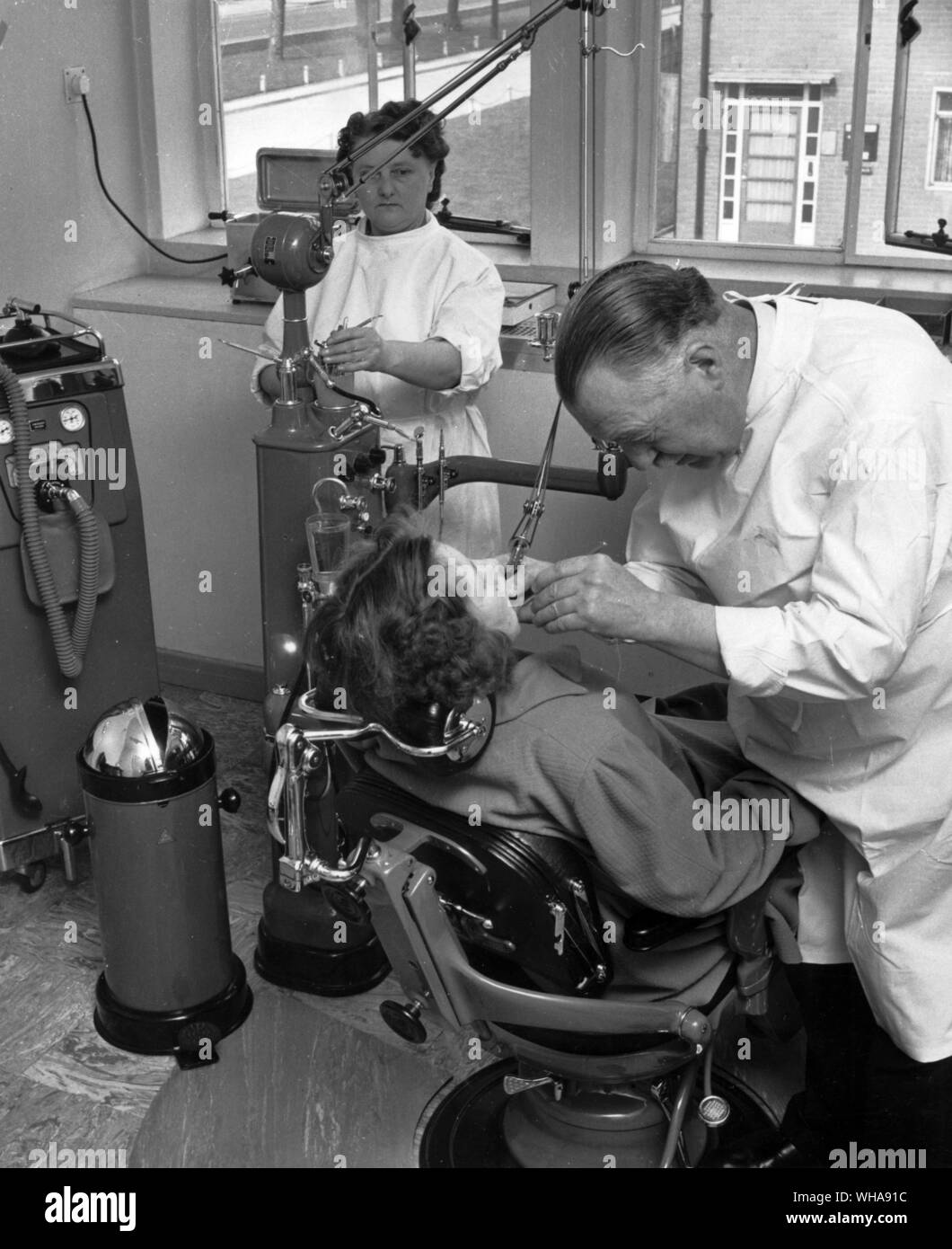 In uno degli studi dentistici a British Rathbone riunito è utilizzato. Woodberry Down Centro Salute Foto Stock