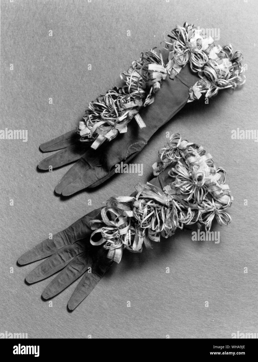 Mens guanti a nastro. 1660-80 Foto Stock