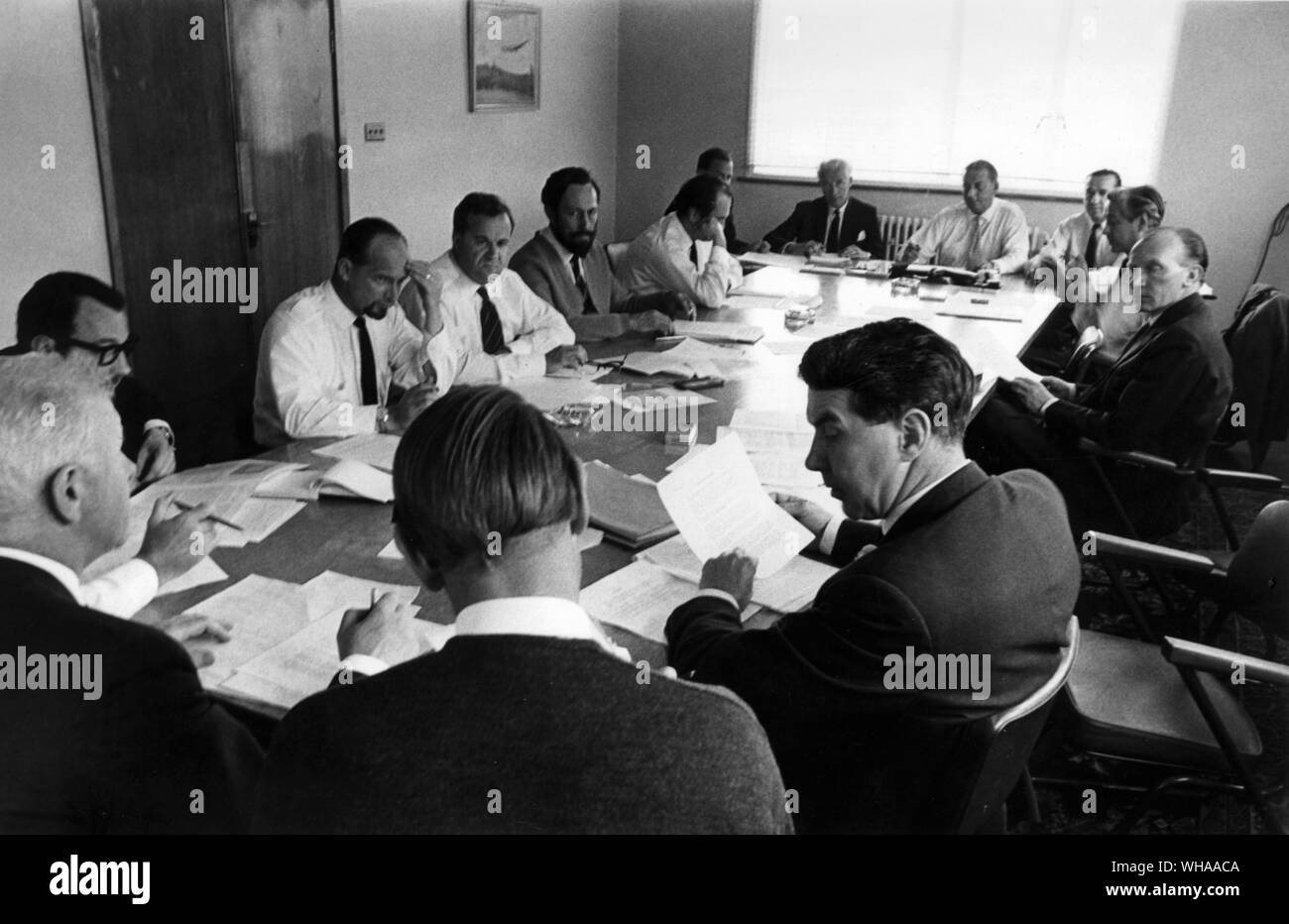 BOAC i piloti sono scesi in sciopero a mezzanotte.. I membri di BALPA ( British Air Line Pilots Association ) incontro presso la loro sede a Harlington vicino all'aeroporto di Heathrow. Il 15 giugno 1968. Foto Stock