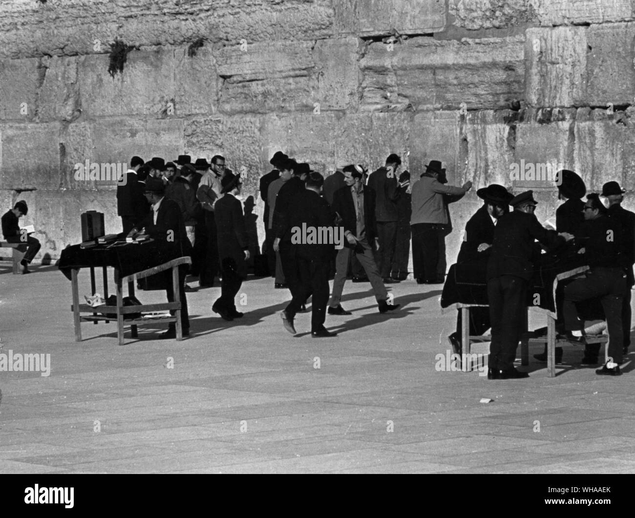 Gli uomini al Muro del Pianto. Gerusalemme Foto Stock