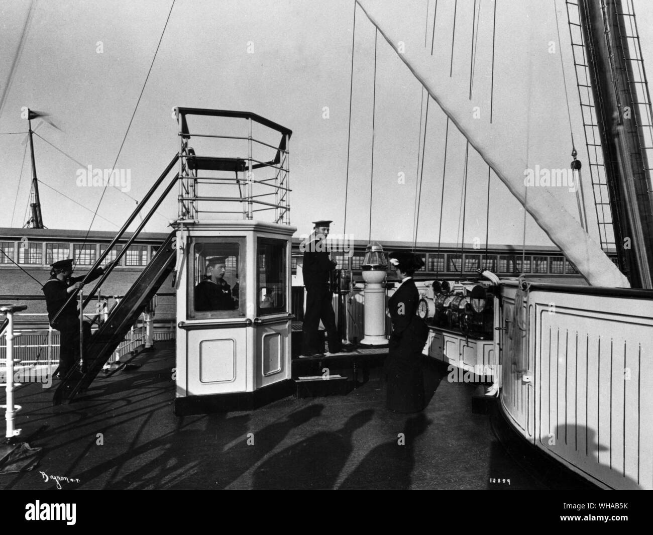 L'Imperial Yacht "Hohenzollern" sulla visita a New York, 1902. che mostra il ponte e il Kaiser stand Foto Stock