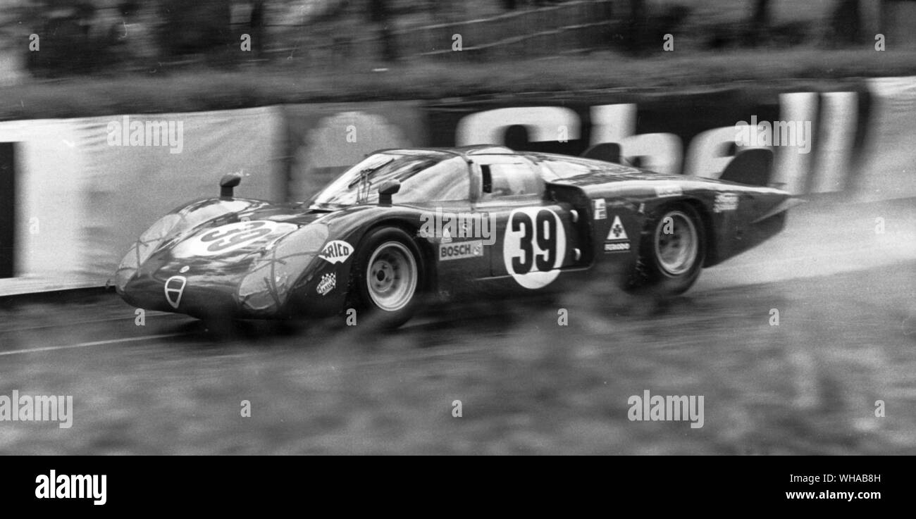 Alfa Romeo Tipo 33 a Le Mans nel 1968 pilotato da Galli& Giunti è finito quarto Foto Stock