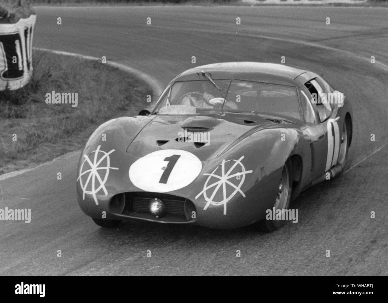 Maserati 450S coupe a Le Mans nel 1957. Azionato da Stirling Moss e Harry Schell la vettura si è ritirato dopo 3 ore Foto Stock