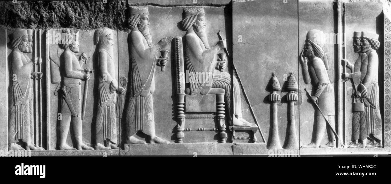 Persepolis. Dario seduto sul trono con Xerxes dietro, sollievo dal Persepolis Foto Stock