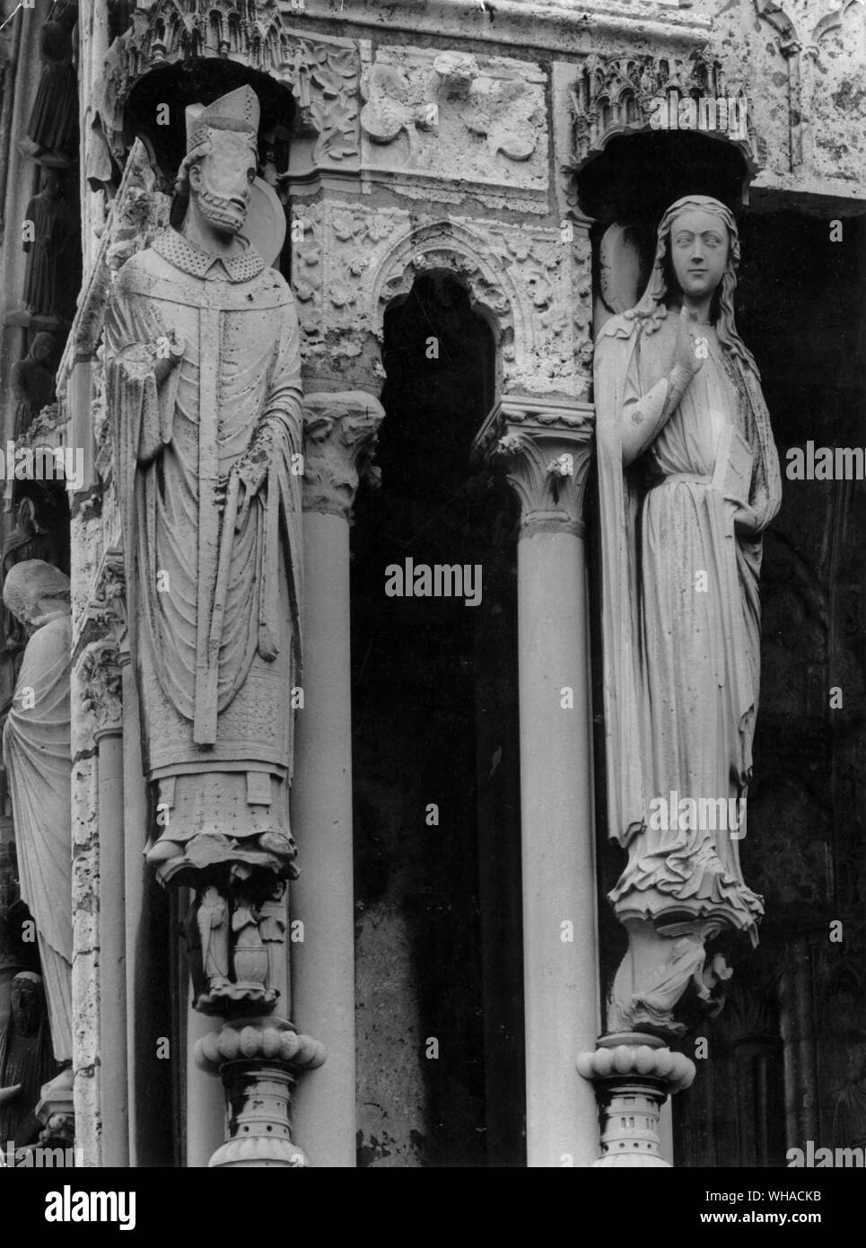 Santa modeste c 1220-25. La cattedrale di Chartres Foto Stock