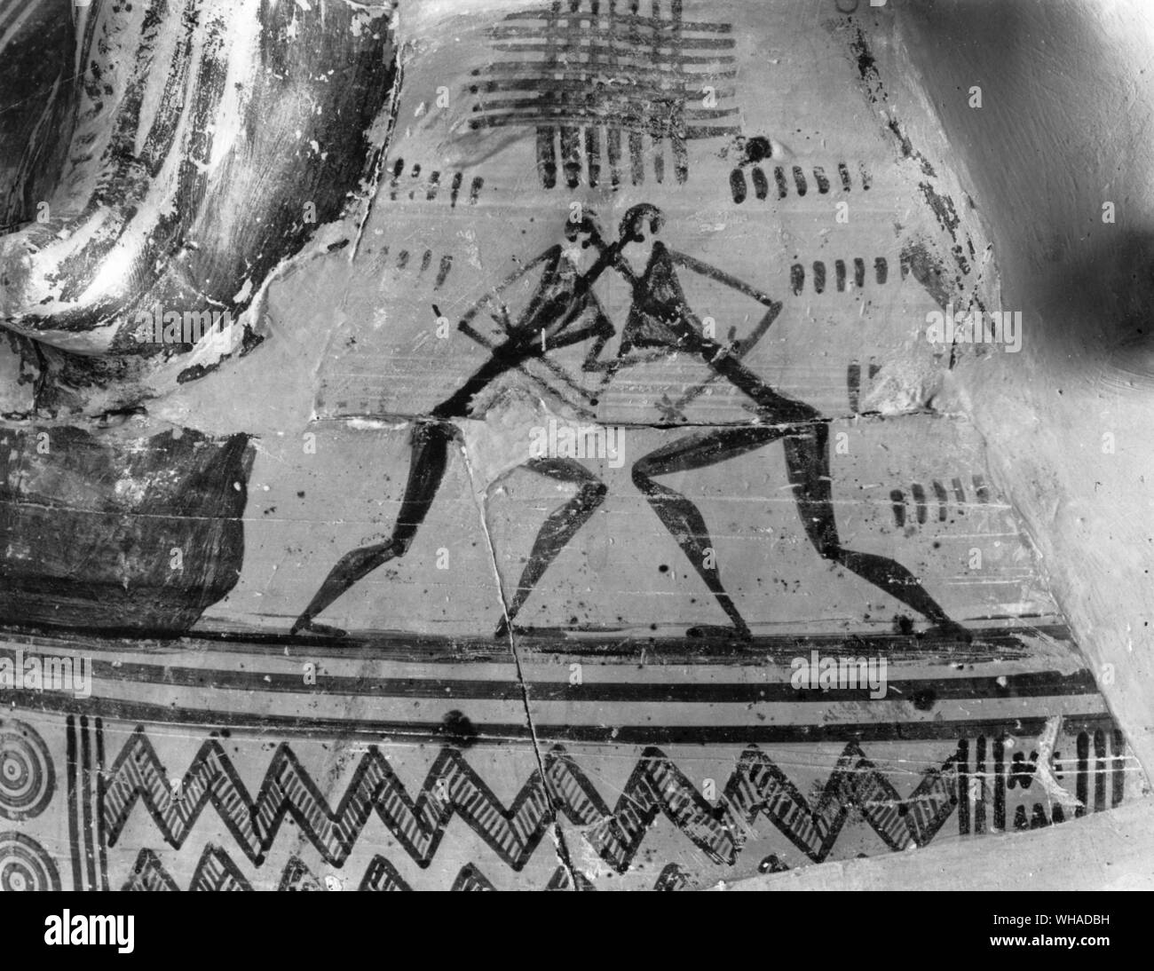 Dettaglio di guerrieri in lotta disegnati in forme geometriche. Scena dalla spalla di un enorme vaso funerario da Argos. Viii secolo A.C. Foto Stock