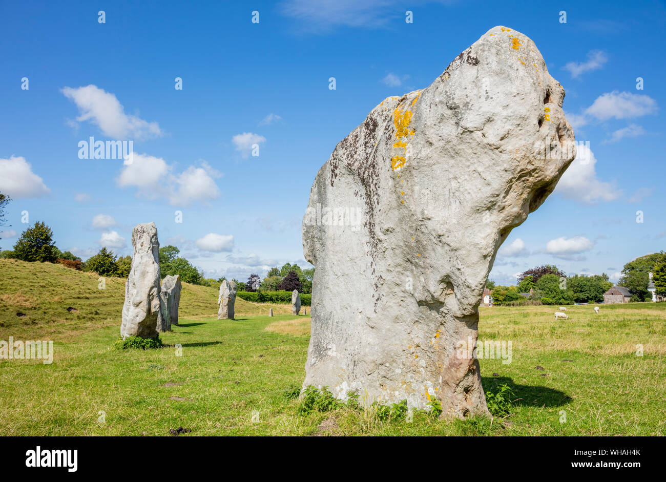 Avebury Stone Circle Avebury Village Wiltshire, Inghilterra UK GB Europa Foto Stock