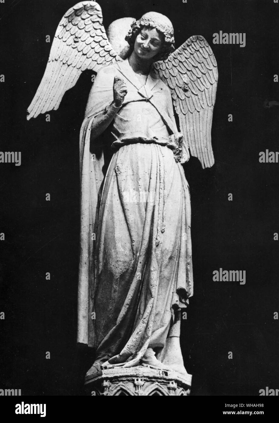 Il Sorridente Angelo c 1250. Cattedrale di Reims Foto Stock