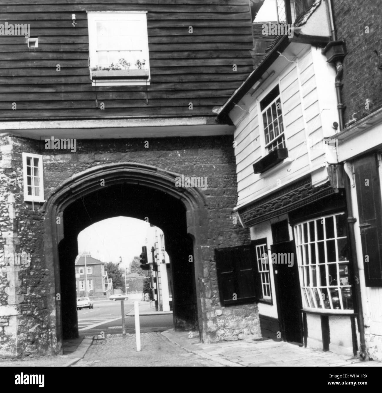Una delle città vecchia gateway in Rochester Kent Foto Stock