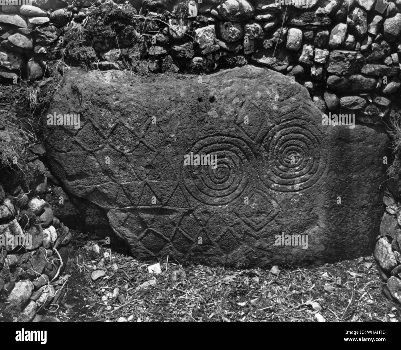 Co Louth. Newgrange. Cordolo con incisi ornamento Foto Stock