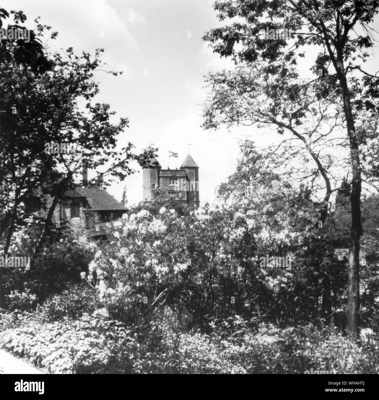 Il castello di Sissinghurst e torre sud Cottage. Kent Foto Stock