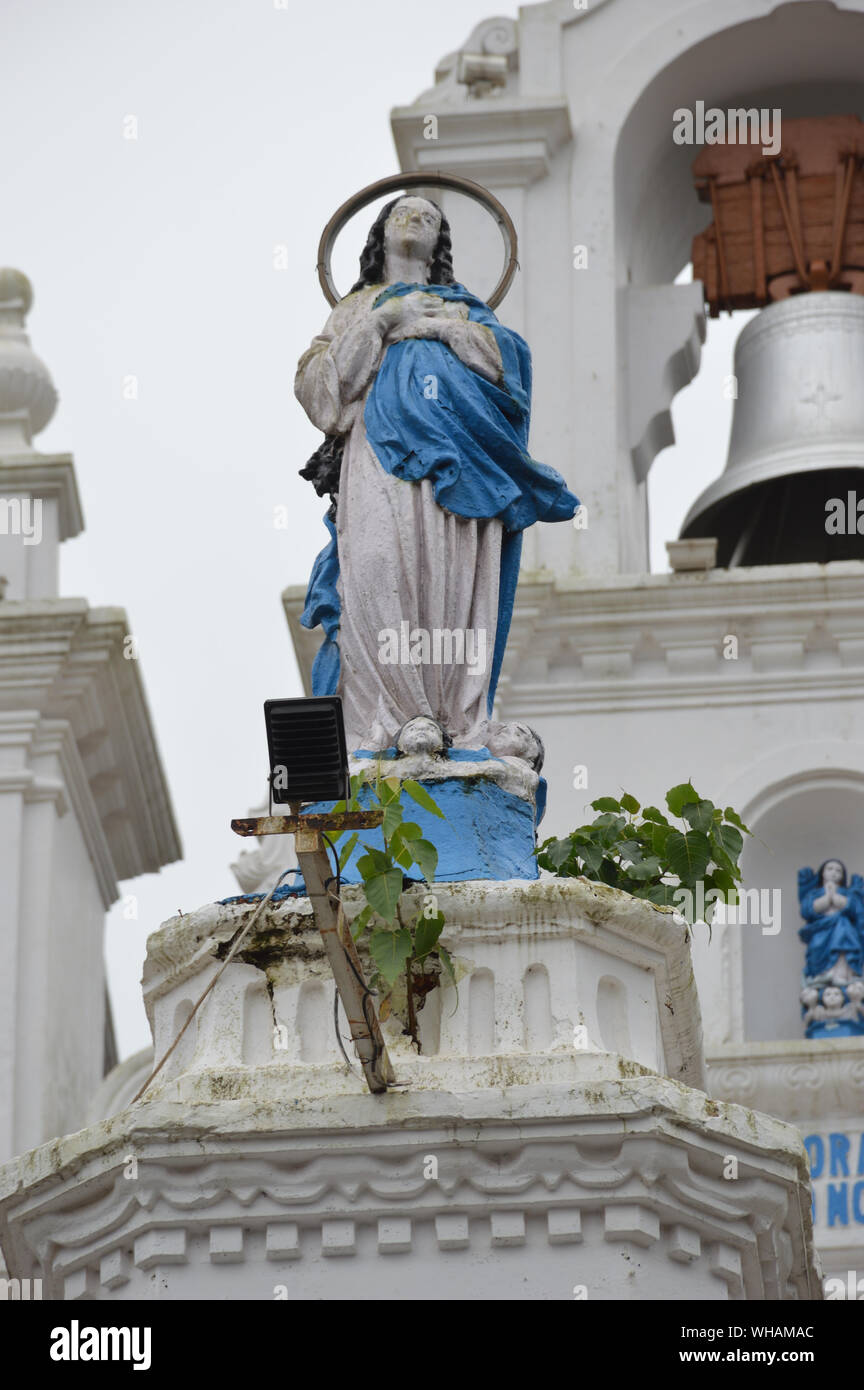 La statua di Maria alla Nostra Signora dell Immacolata Concezione di Maria la Chiesa. Panaji, Goa, India. Foto Stock