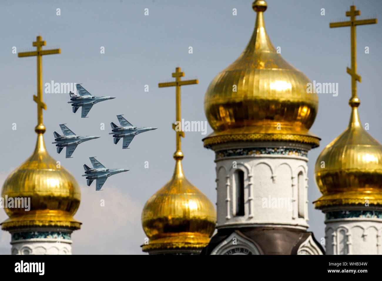 Sukhoi Su-35 S jet combattenti del 'falchi della Russia' team eseguire il suo volo visualizzare il giorno finale di MAKS-2019 Moscow International Airshow Zhukovsky vicino, a sud-est di Mosca. Foto Stock