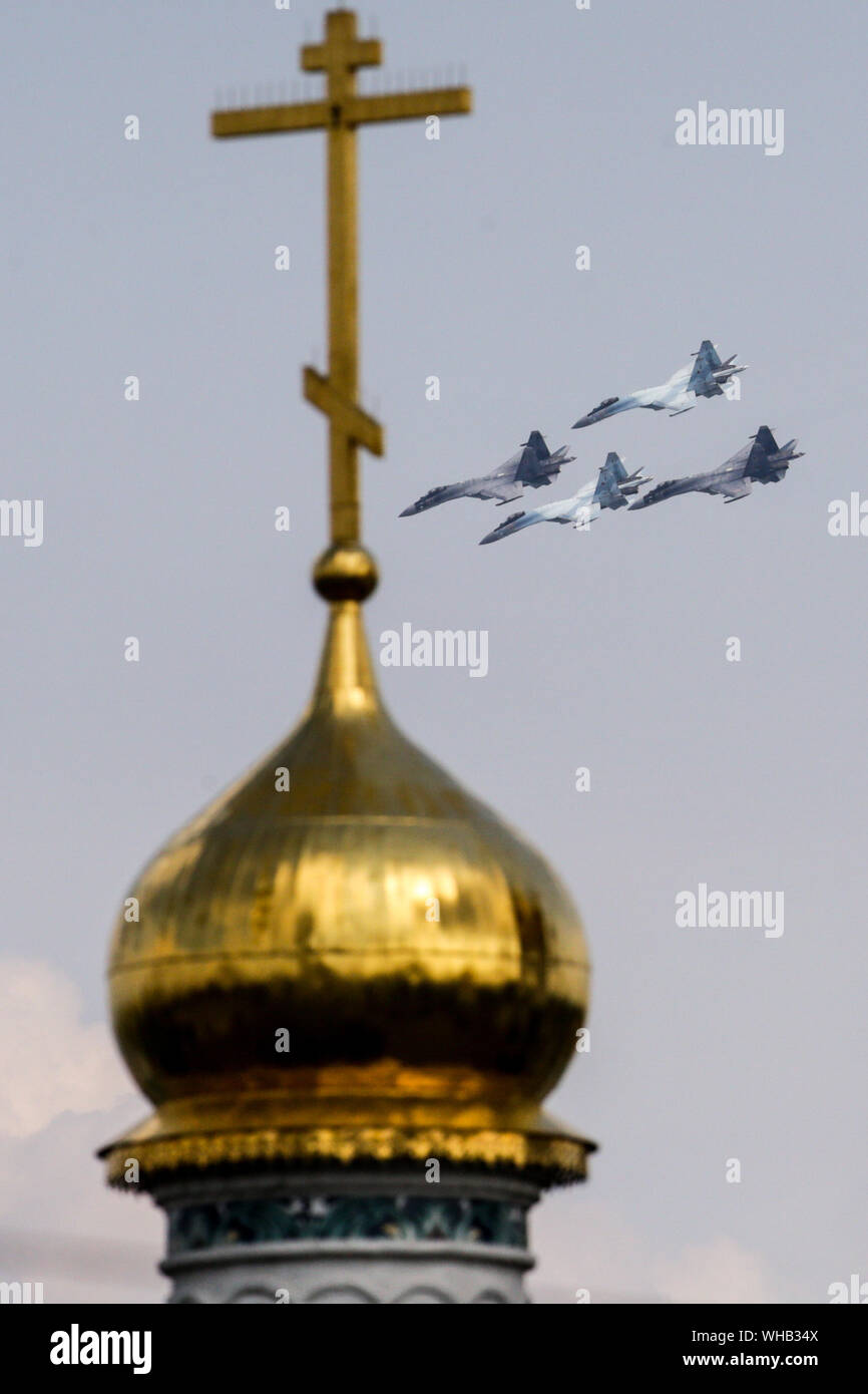 Sukhoi Su-35 S jet combattenti del 'falchi della Russia' team eseguire il suo volo visualizzare il giorno finale di MAKS-2019 Moscow International Airshow Zhukovsky vicino, a sud-est di Mosca. Foto Stock