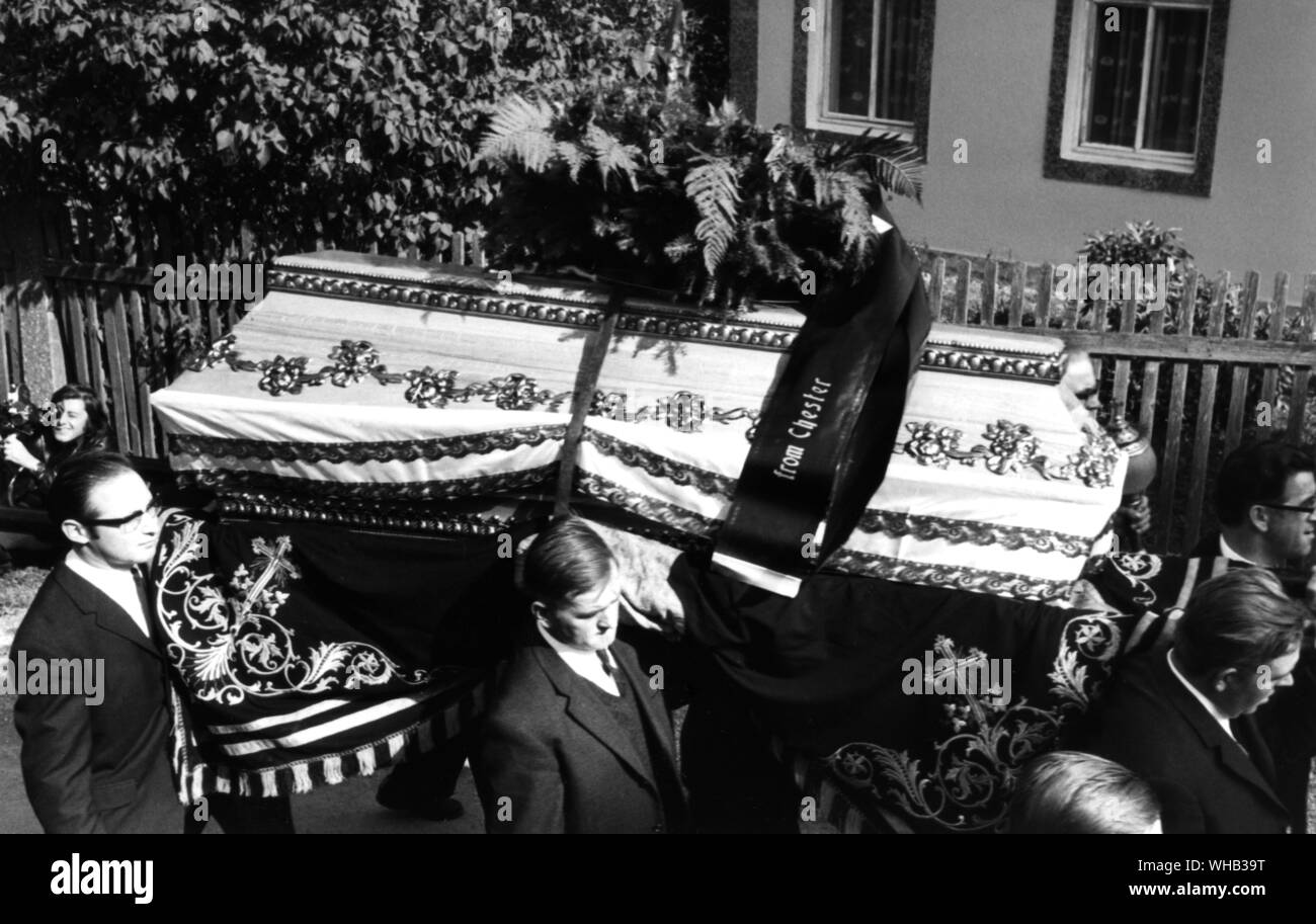 Wystan Hugh Auden WH scene del funerale durante il funerale in Austria il 4 ottobre 1973 Foto Stock
