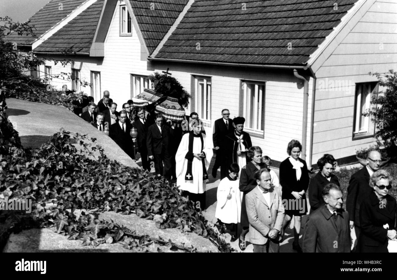 Wystan Hugh Auden WH scene del funerale durante il funerale in Austria il 4 ottobre 1973 Foto Stock