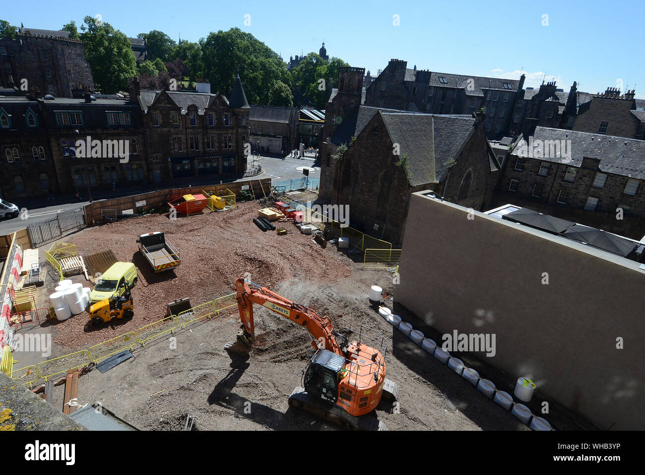 Costruttori continuano il loro lavoro sul nuovo esclusivo vergine Hotel sito in Edinburgh Foto Stock