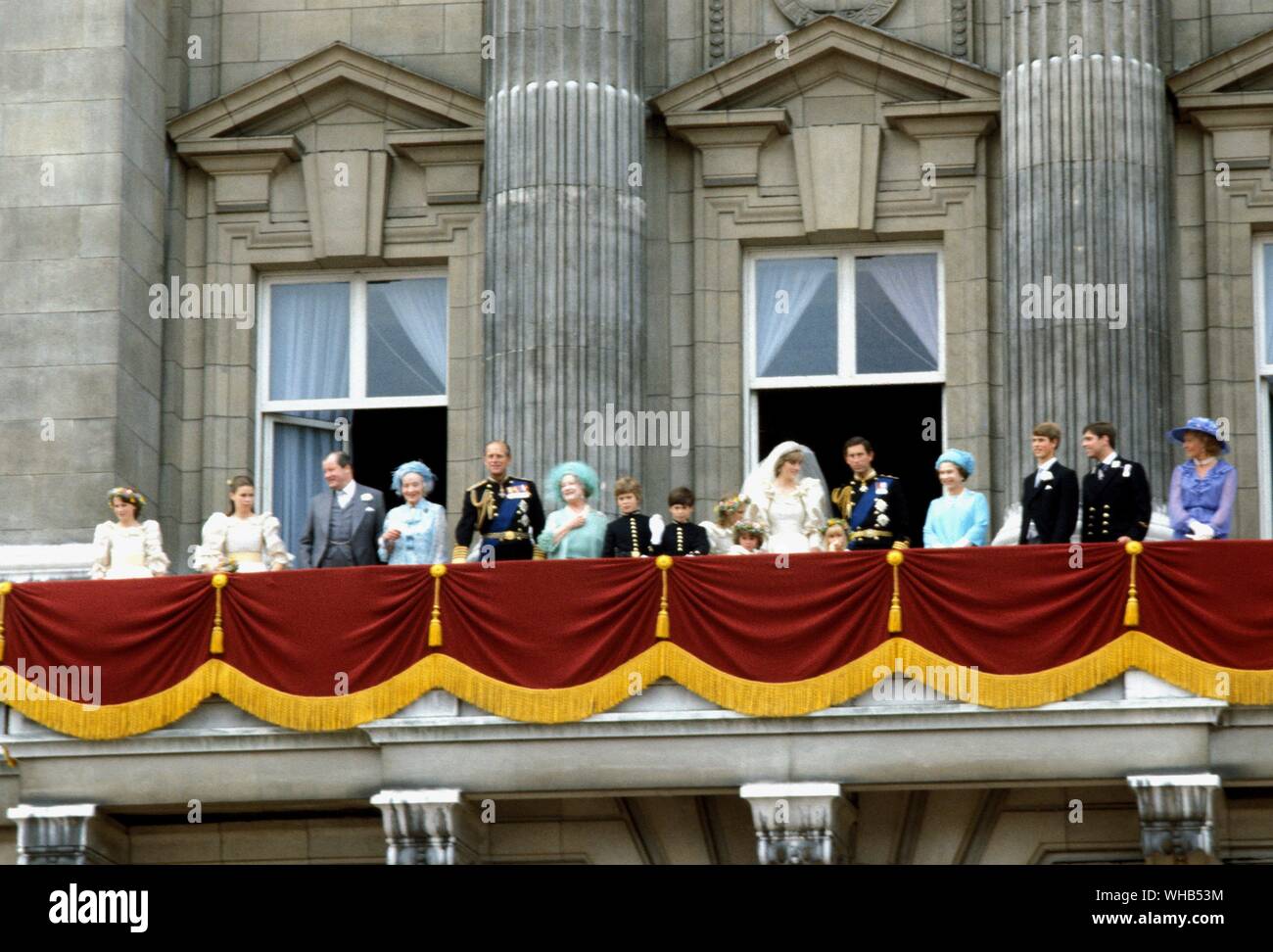 Buckingham Palace balcone con la festa di matrimonio del principe Charles e Lady Diana Spencer il giorno delle nozze il 29 luglio 1981. Foto Stock