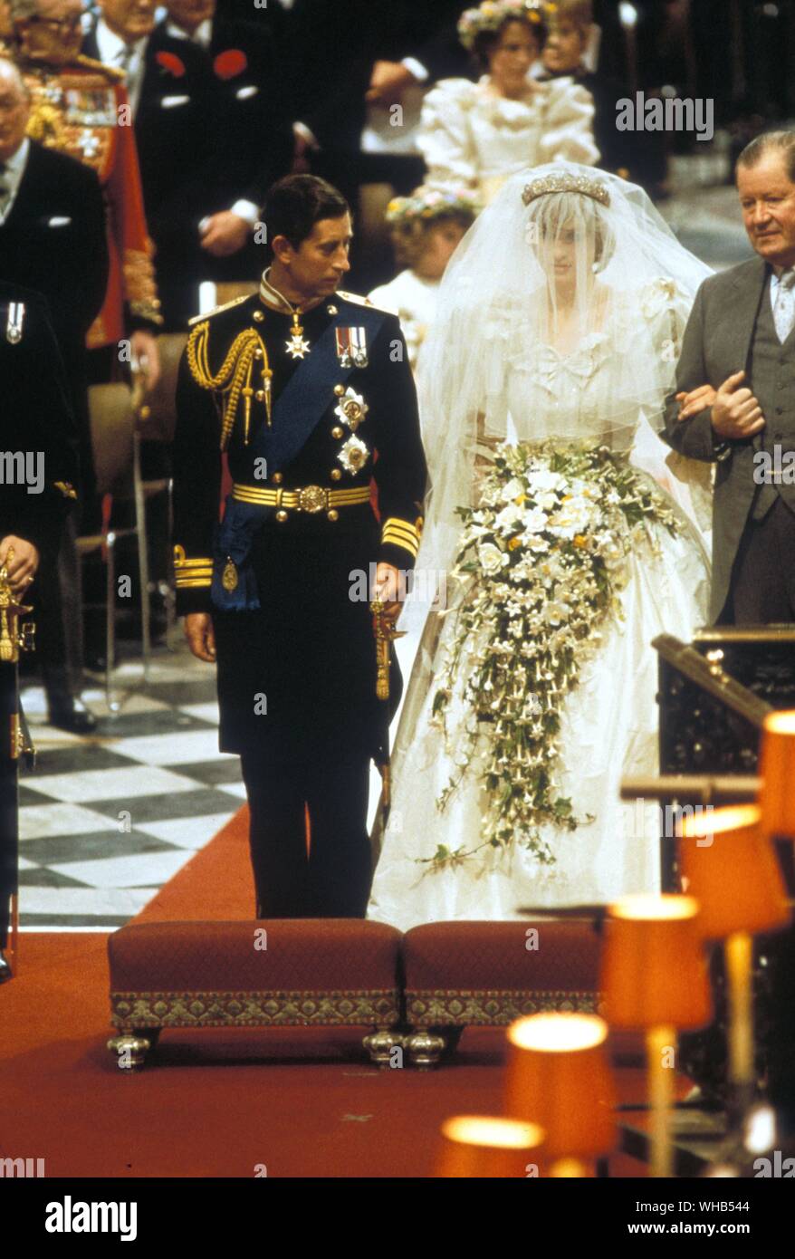 Matrimonio del principe e della Principessa di Galles (Lady Diana Spencer) 29 luglio 1981 con il Conte Spencer all inizio della cerimonia in St. Pauls.. Foto Stock