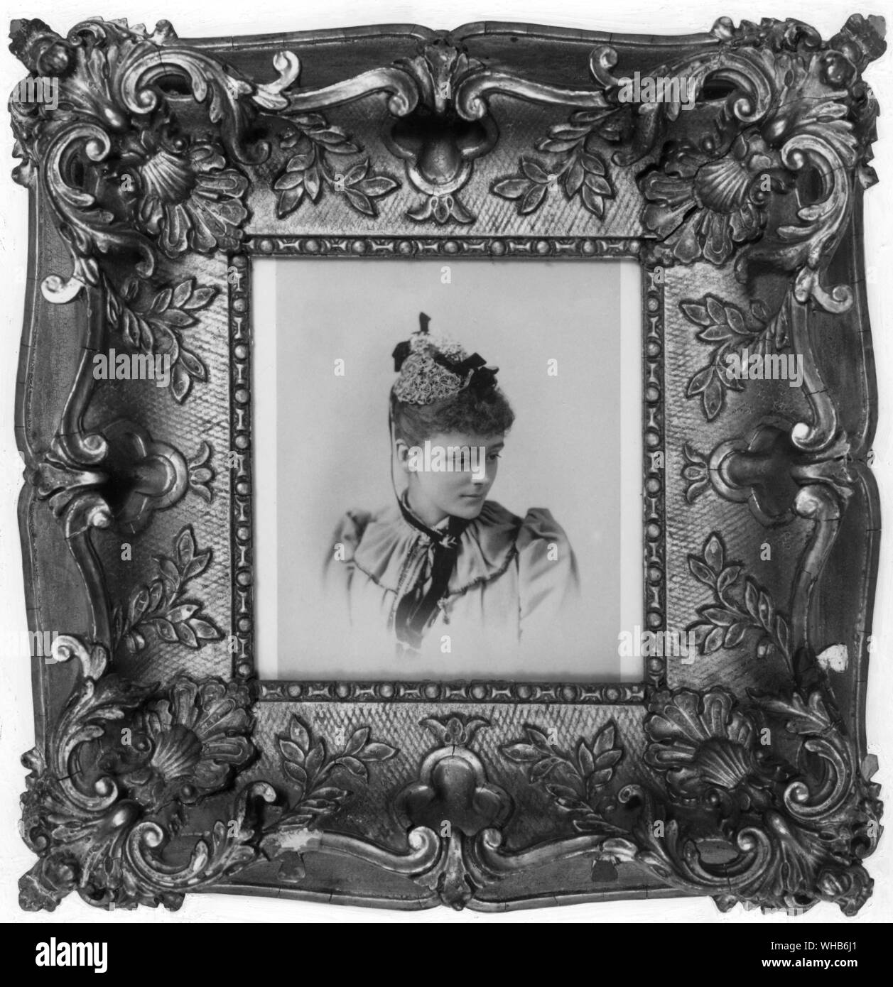 Lady Robert Cecil, moglie di Robert, Visconte Cecil di Chelwood. 1890s Foto Stock