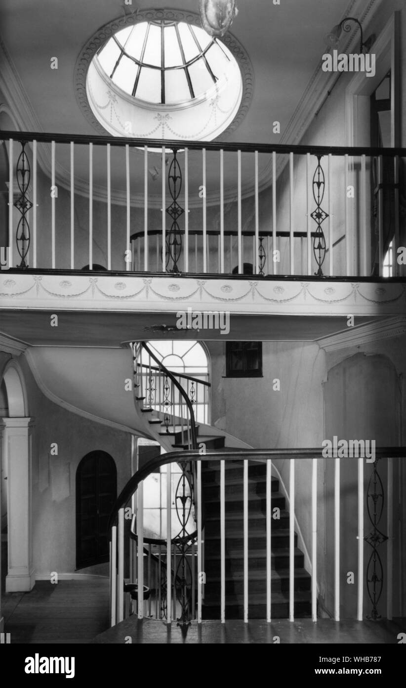 Jane Austen's vicini, la Biggs famiglia ha vissuto qui - Parco Manydown scalinata, primo piano a piano terra presa il 4 gennaio 1965. . Foto Stock