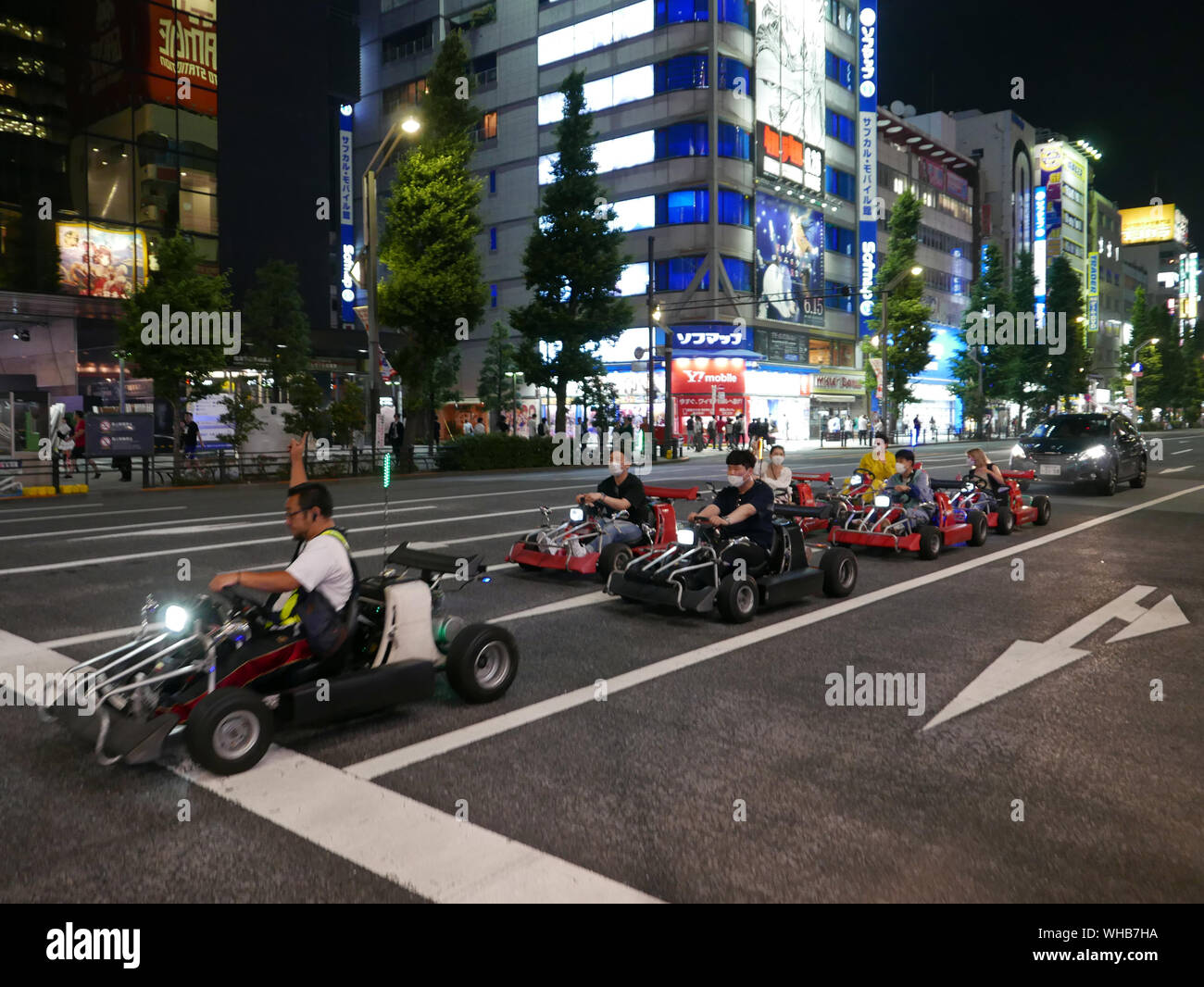 Giappone - Foto di Sean Sprague Akihabara, Tokyo di notte. Go-cart piloti. Foto Stock