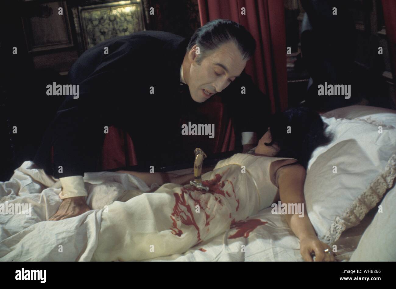 Cicatrici di Dracula film : staring Christopher Lee e Anoushka Hempel 1970 Foto Stock