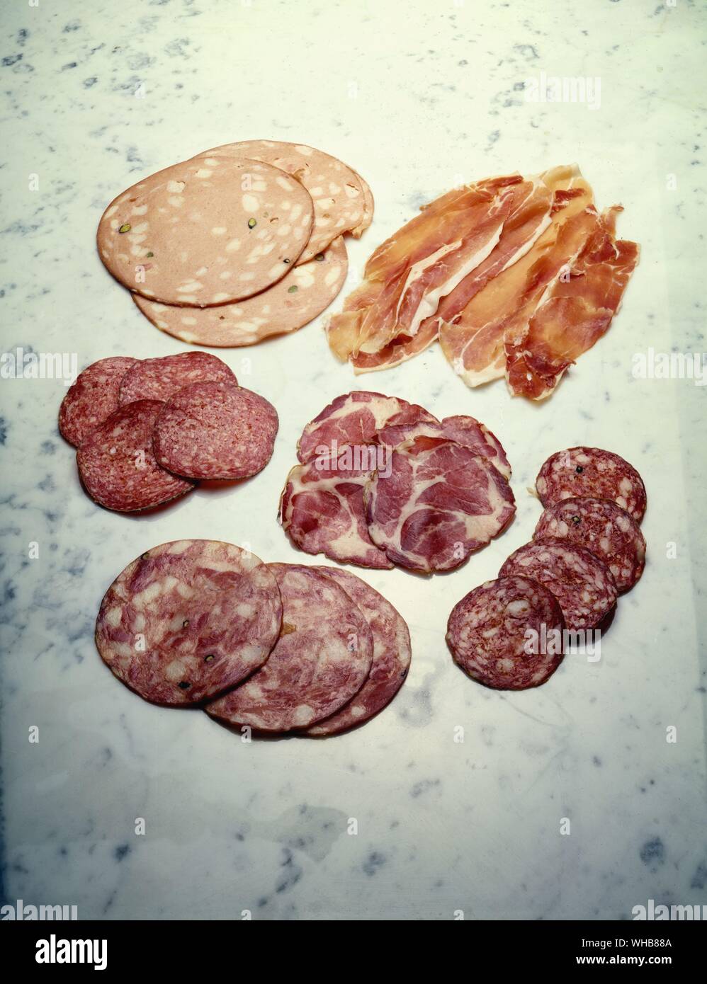 Selezione di affettati continentali. Foto Stock