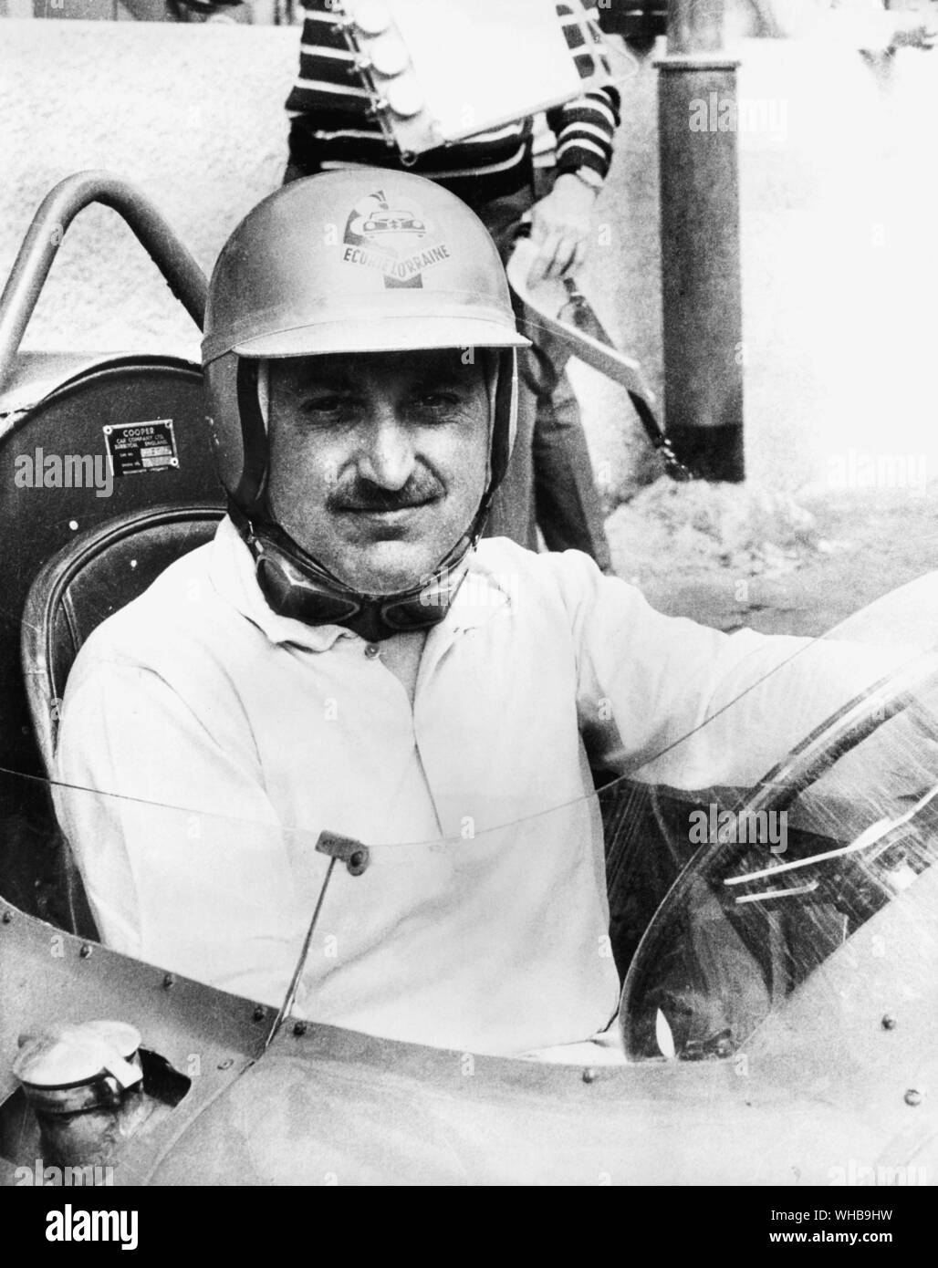 Jo Schlesser - il veterano francese auto racing driver è stato ucciso quando il suo nuovo giapponese Honda Grand Prix Car si è schiantato e scoppiò in fiamme. 9 Luglio 1968 Foto Stock