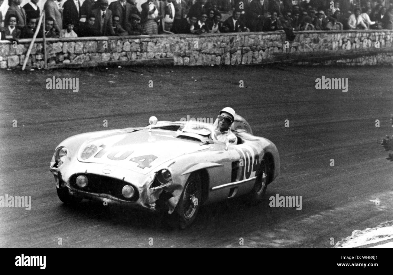 Stirling Moss - sulla Targa Florio corso con la vittoriosa vettura del 1955 un Daimler-Benz , era il 50 anno di celebrazioni giubilari della più antica circuito di gara in tutto il mondo. 6 Maggio 1966 Foto Stock
