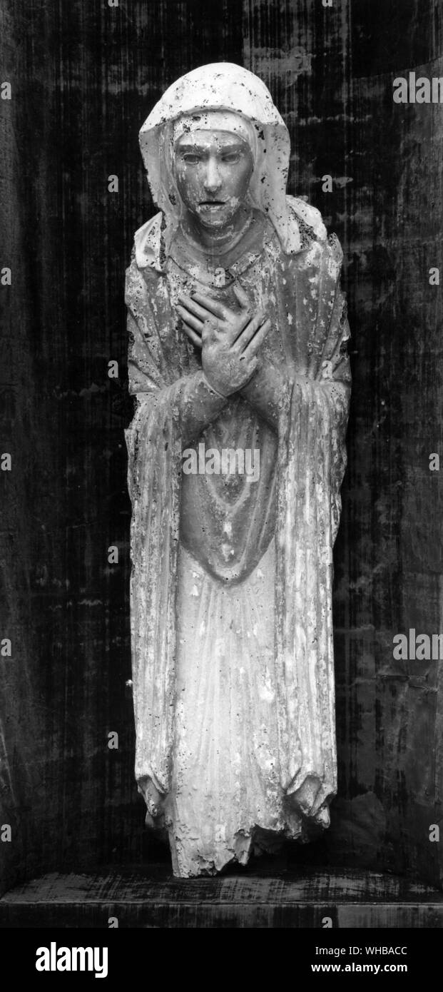 Master dolorosa del XIII secolo polychromed legno . . Profondamente sentito, conteneva il dolore è espresso dalla Vergine addolorata, o Mater Dolorosa, una polychromed scultura in legno di ca. 1250. Foto Stock