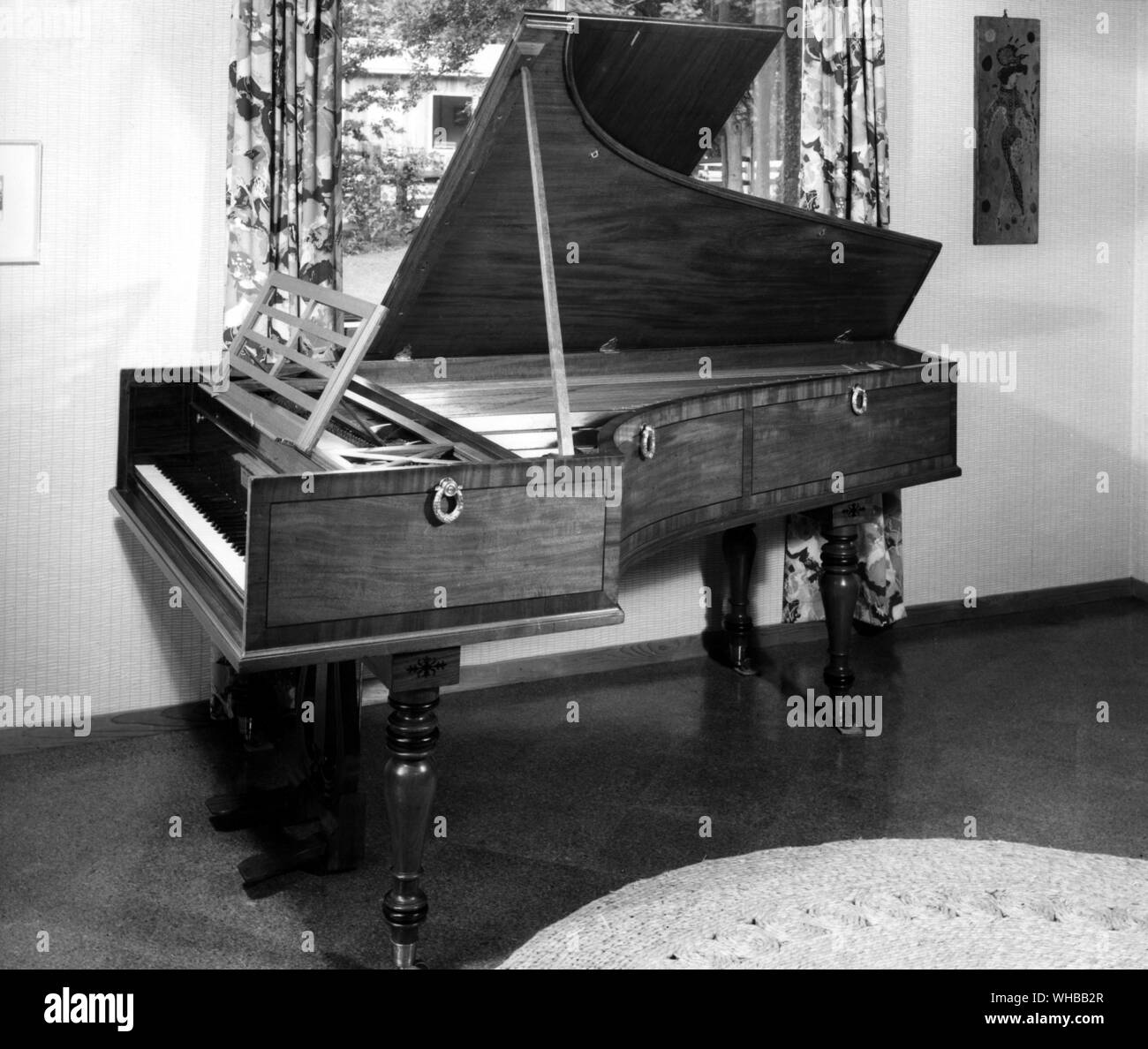 Grand pianoforte , 1824 , da John Broadwood sei e mezzo di ottave . Lunghezza 89 pollici o 226 cm larghezza di 48 pollici o 121,9 cm. Il puledro Cavier Collezione Bethersden Kent Foto Stock