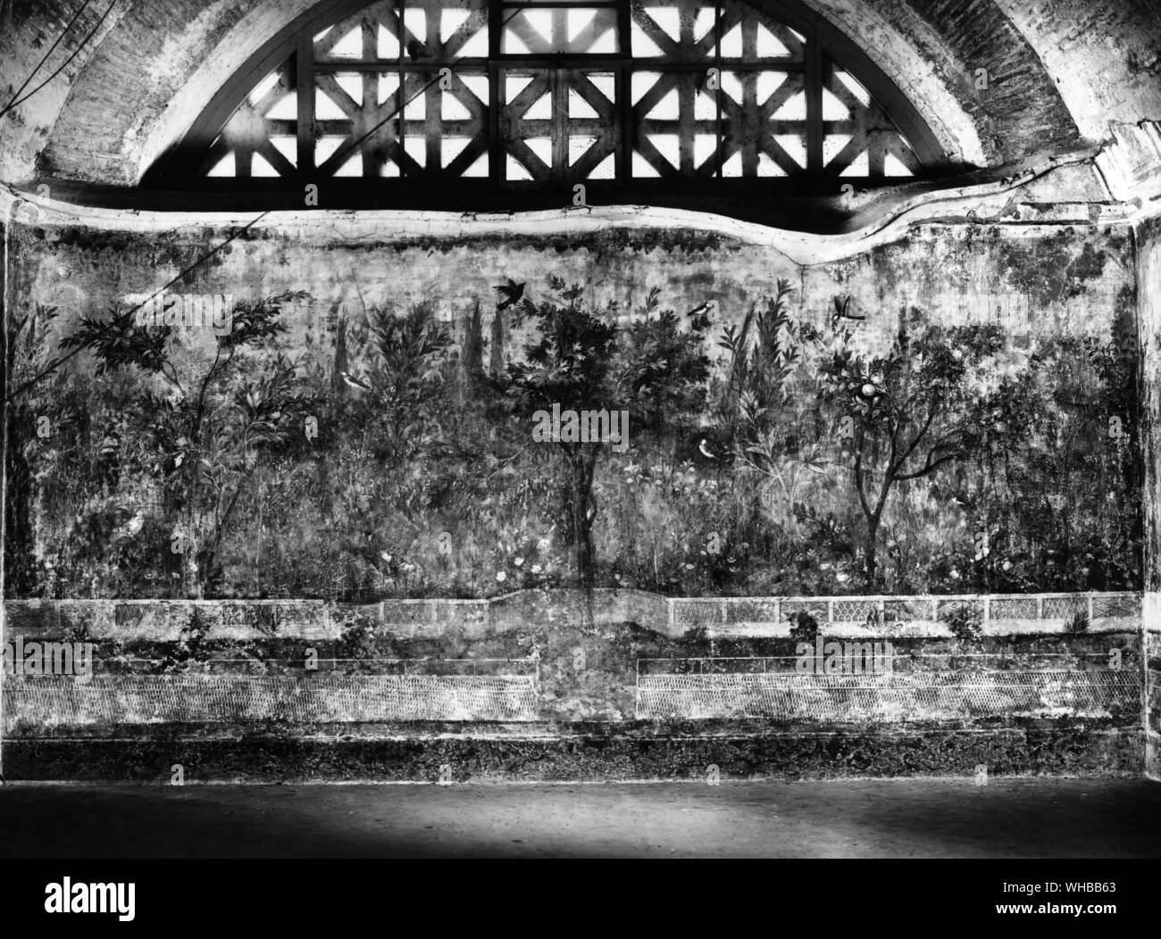 La decorazione della villa di Livia , affresco , altezza 118 1/8 pollici o 299,7 cm. Il Museo Nazionale Romano , Roma , Italy. Foto Stock