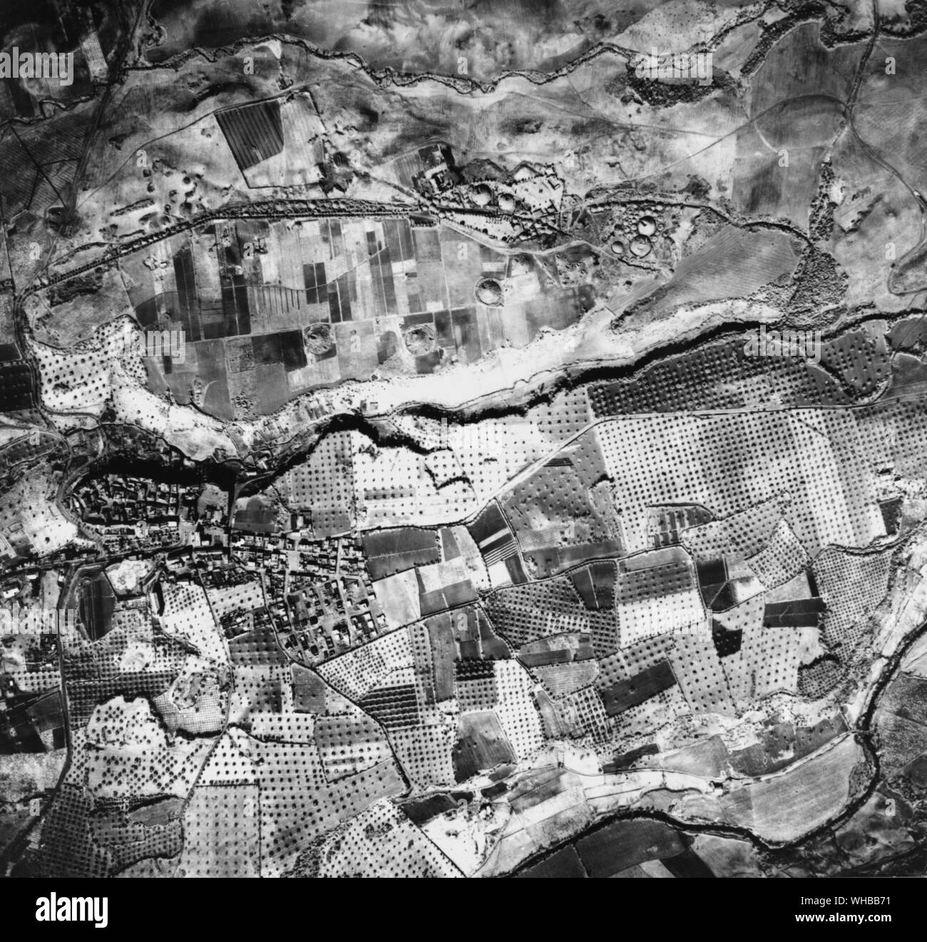 Vista aerea di Caere , dove molti grandi tombe timulus sono visibili. , Italia Foto Stock