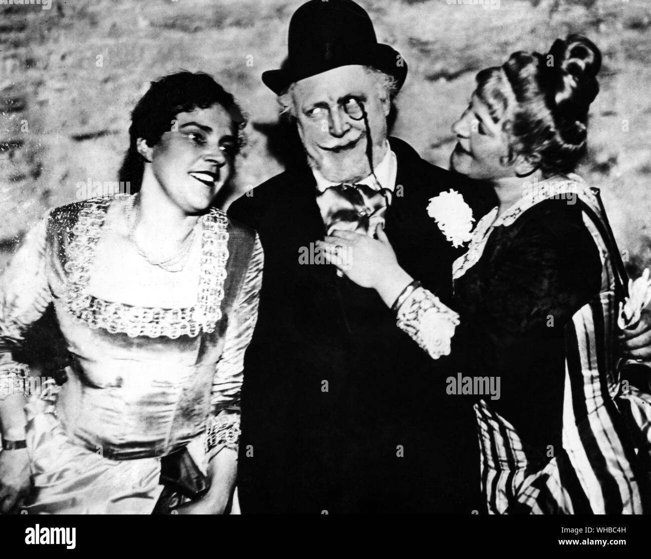 Werner Krauss come Falstaff in Heinz Hilpert's Allegre comari di Windsor in abito moderno. Deutsches Theater Berlin 1929. . Commedia di William Shakespeare con il grasso cavaliere Sir John Falstaff Foto Stock